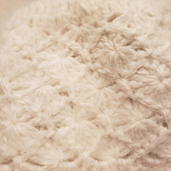 Ladies soft white hat - Picture 14 of 14